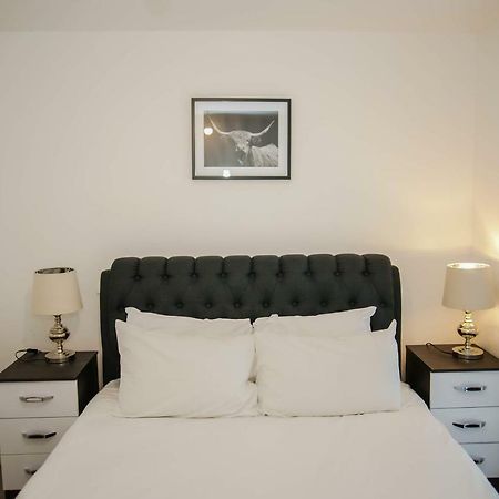 Executive 2 Bed Apartment Londen Buitenkant foto