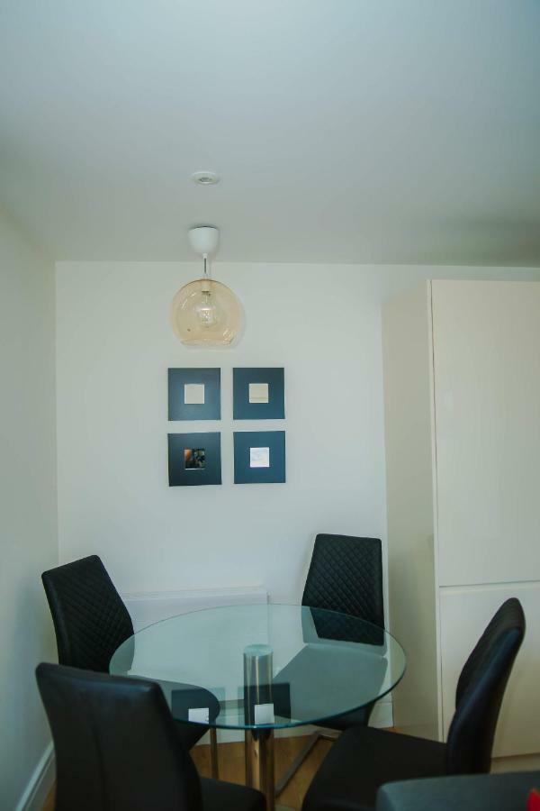 Executive 2 Bed Apartment Londen Buitenkant foto